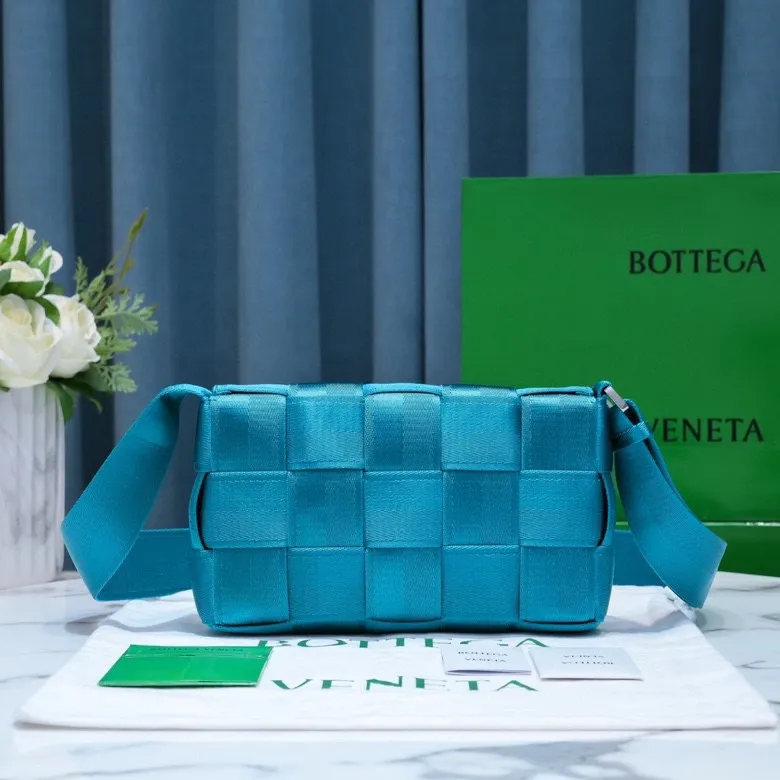 📣Super welfare price🎁🎁 Special price 700🉐️ Limited quantity, be the first to be the first 🉐️ Super cost-effective Note: The welfare style is brand new and unopened, no free shipping by default, non-returnable, size 25x15x5, style number: 6618#